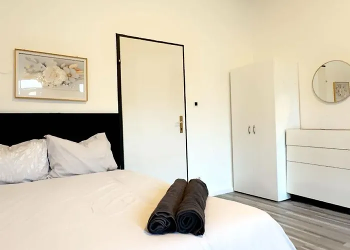 Stylish 1br Close To Akh * ウィーン