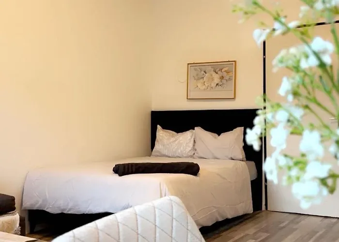 Stylish 1br Close To Akh