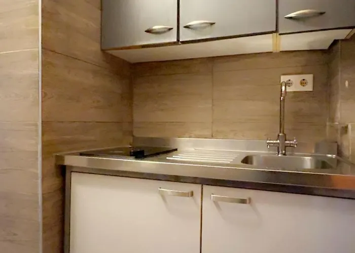 Stylish 1br Close To Akh *